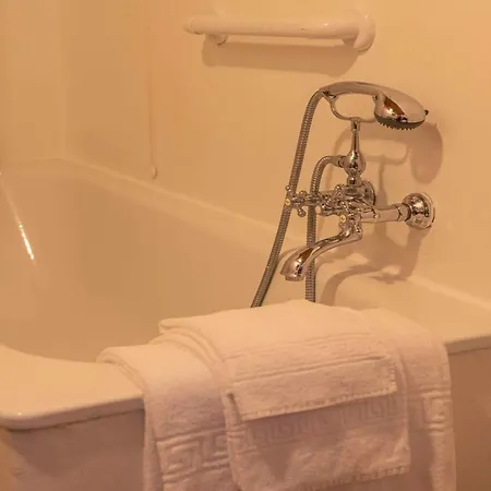 Agri Divin مزرعة للإقامة San Costanzo