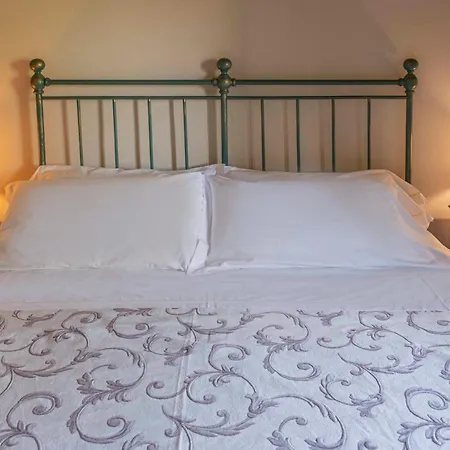 Agri Divin مزرعة للإقامة San Costanzo